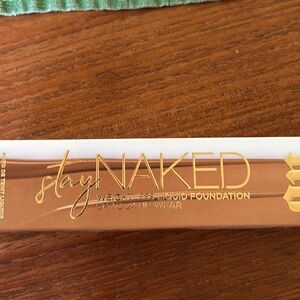UD Stay Naked Weightless Liquid Foundation 60CG Medium Cool Green